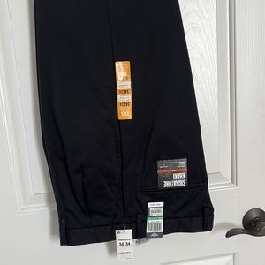 New black Dockers, size 34x34, classic fit, wrinkle free, individual waistband